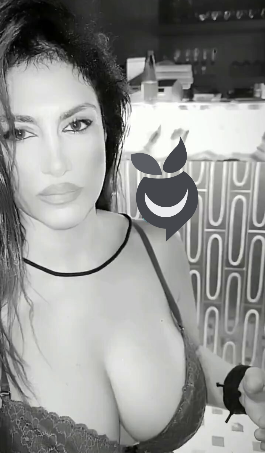 Tuğba Ekinci’den Gece Kulübünde Olay Yaratan Paylaşım-1