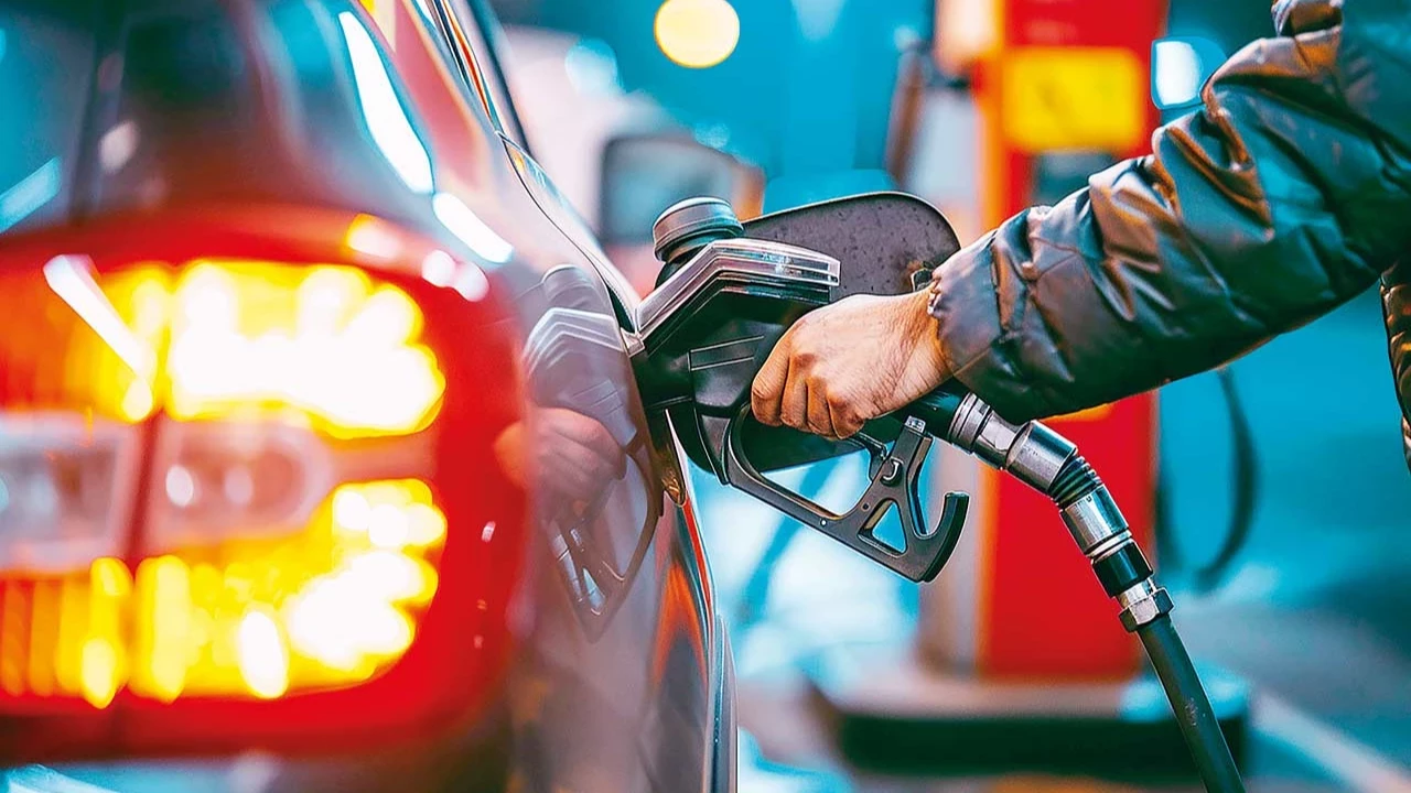 Benzine indirim mi geliyor? İşte son durum