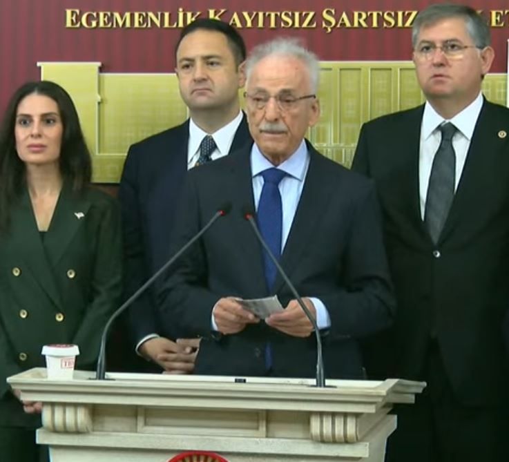 Murat Karayalçın, Yeni Parti'ye üye oldu