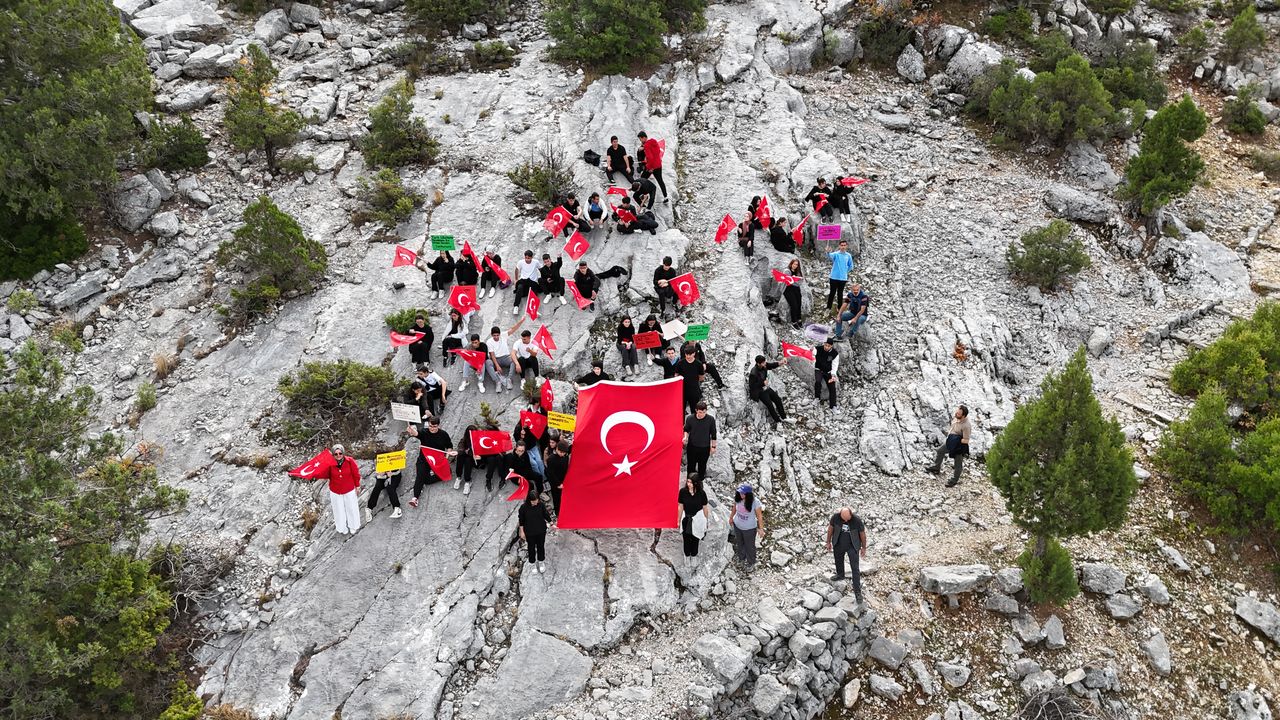 Akseki’de Cumhuriyet Bayramı coşkusu tarihi yürüyüşle kutlandı