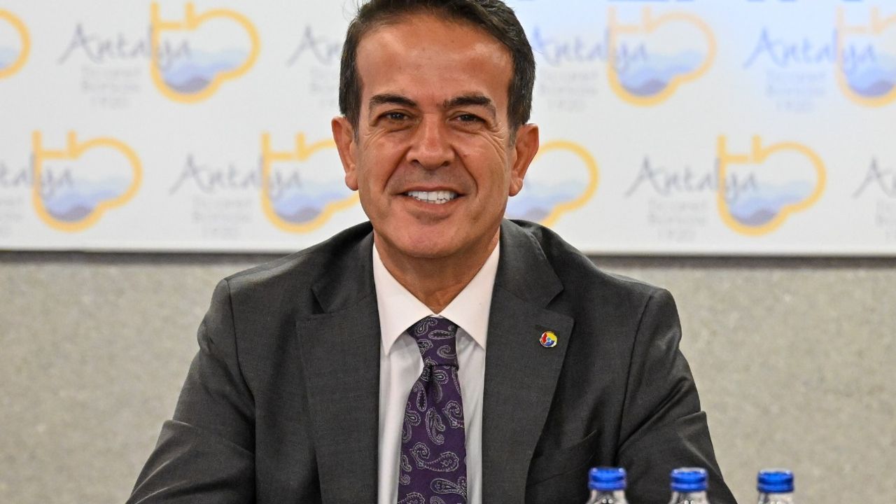Antalya’da kesme çiçek sektörü masaya yatırıldı