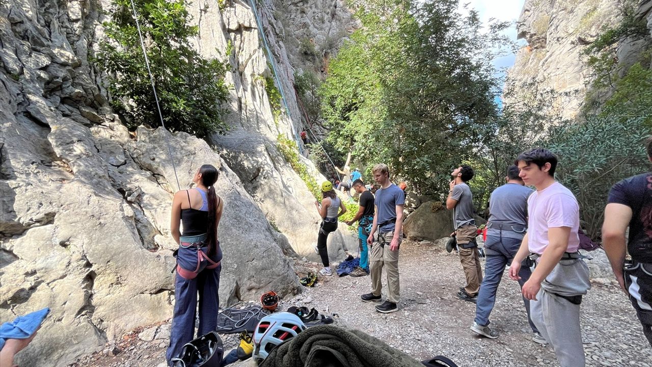 Olimpos’ta 29 Ekim’e özel kaya tırmanışı şenliği