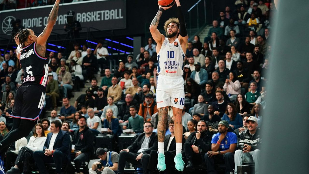 Anadolu Efes Paris'i deplasmanda mağlup etti
