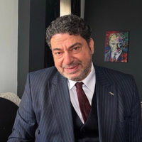 Hakan Taşıyan kimdir?