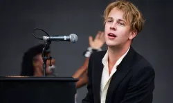 İngiliz Şarkıcı ve Söz Yazarı Tom Odell, Antalya'da Sahne Alacak