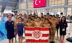 Antalyaspor yüzme takımı gelişim ligi finaline yükseldi