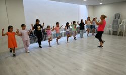 Kemer'de Ücretsiz Yaz Kursları Başladı
