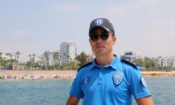 Antalya’da deniz polisinden uzaktan kumandalı can simidiyle hayat kurtarma