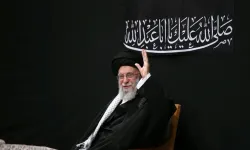 Hamaney Günler Sonra Halkın Karşısına Çıktı