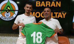 Alanyaspor’dan 4 yeni transfere imza töreni