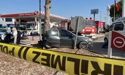 Antalya’da otomobil ağaca çarptı: 1 ölü