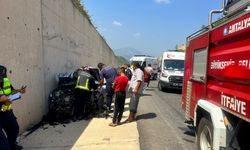 Antalya’da tıra çarpan otomobilde 3 yaralı