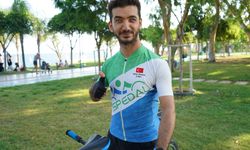 Görme engelli sporcu bisikletle hayaline pedal çeviriyor