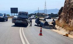 Kaş’ta otomobil kayalıklara çarptı: 2 yaralı
