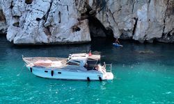 Antalya’da turkuaz suların saklı deniz mağarası