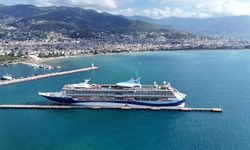 Kruvaziyer gemisiyle 1697 turist Alanya’ya geldi