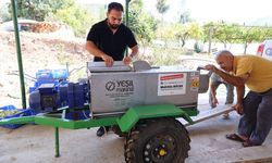 Kumluca’da çiftçilere üzüm sıkma makinesi desteği
