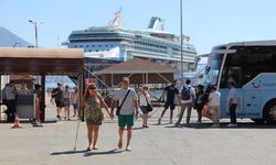 Yolcu gemisi 'Marella Discovery 2' Alanya Limanında