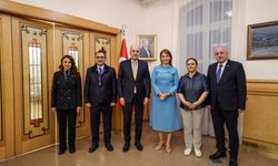 Kurtulmuş, Budapeşte Büyükelçiliği’ni ziyaret etti