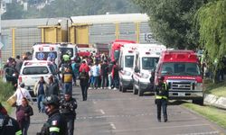 Meksika’da tren-otobüs kazası: 10 ölü, 61 yaralı