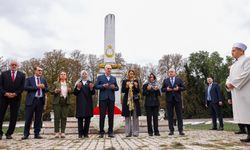 Numan Kurtulmuş Budapeşte'de Galiçya Türk Şehitliği'ni Ziyaret Etti