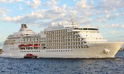 Yolcu gemisi 'Seven Seas Navigator' Alanya Limanı'na demirledi