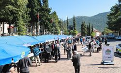AK Parti Akseki'den Filistin Yararına Hayır Çarşısı'na Destek