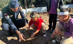 Kumluca’da öğrencilerden anlamlı fidan dikim etkinliği