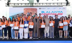 Alanya Triatlonu’nda 34 ülkeden 565 sporcu yarıştı