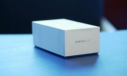 Kutudan sadece telefon mu çıkacak? Sony yine şaşırttı!
