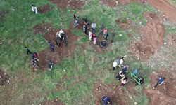 Kumluca’da öğrenciler 300 fidanı toprakla buluşturdu