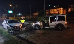 Manavgat’ta otomobil ile kamyonet çarpıştı: 1 ağır yaralı