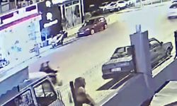 Alanya’da kaldırımda yürüyen kadına saldırı kamerada