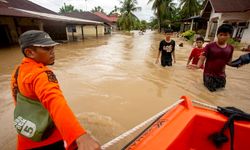 Endonezya’da sel ve toprak kaymalarında 10 ölü