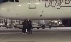 Köln’de uçağı durdurmaya çalışan iki Rumen yolcu yakalandı