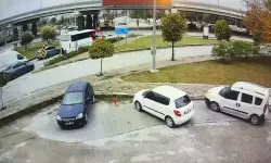 Ambulansa yol vermek isterken kaza yaptı: 4 yaralı