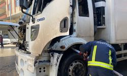 Serik’te park halindeki kamyon yandı