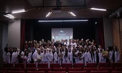 Kent Üniversitesi’nde Eczacılara beyaz önlük gururu