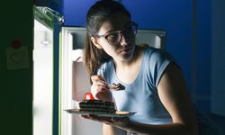 Gece açlığı: beynimiz bizi neden atıştırmaya zorluyor?