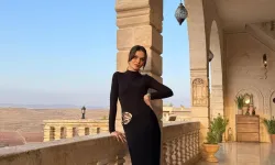 Sinem Ünsal siyah elbisesiyle sosyal medyada gündem oldu