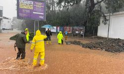 Antalya’da sağanak: Cadde, ev ve seraları su bastı