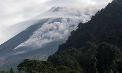 Marapi Yanardağı yeniden faaliyete geçti