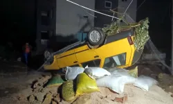 Manavgat’ta hortum ev, sera ve araçlara zarar verdi