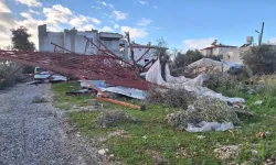 Manavgat’ta hortum büyük hasara yol açtı