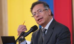 Petro: Suikast tehdidi nedeniyle iniş gecikti