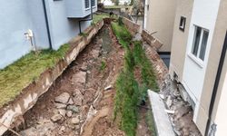 Sakarya’da istinat duvarı çöktü, 32 kişi tahliye