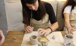 İki kardeş Antalya’da sanat atölyesi kurarak her yaştan katılımcıyı buluşturdu