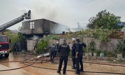 Kepez’de ev yangını: 2 çocuk kurtarıldı