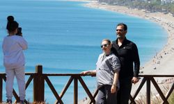 Antalya’da yazdan kalma gün: Konyaaltı Sahili doldu