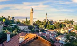 Antalya hangi bölgede yer alır?